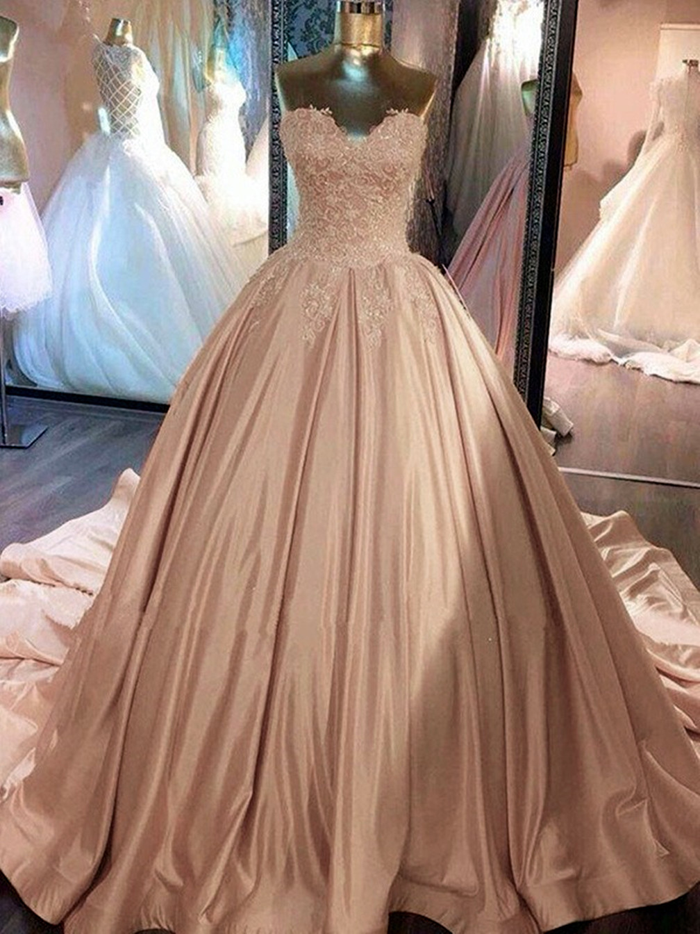Women Ball Gown Lace Prom Dresses Long Sweetheart Evening Gowns Appliques Formal Party Dress Yp028