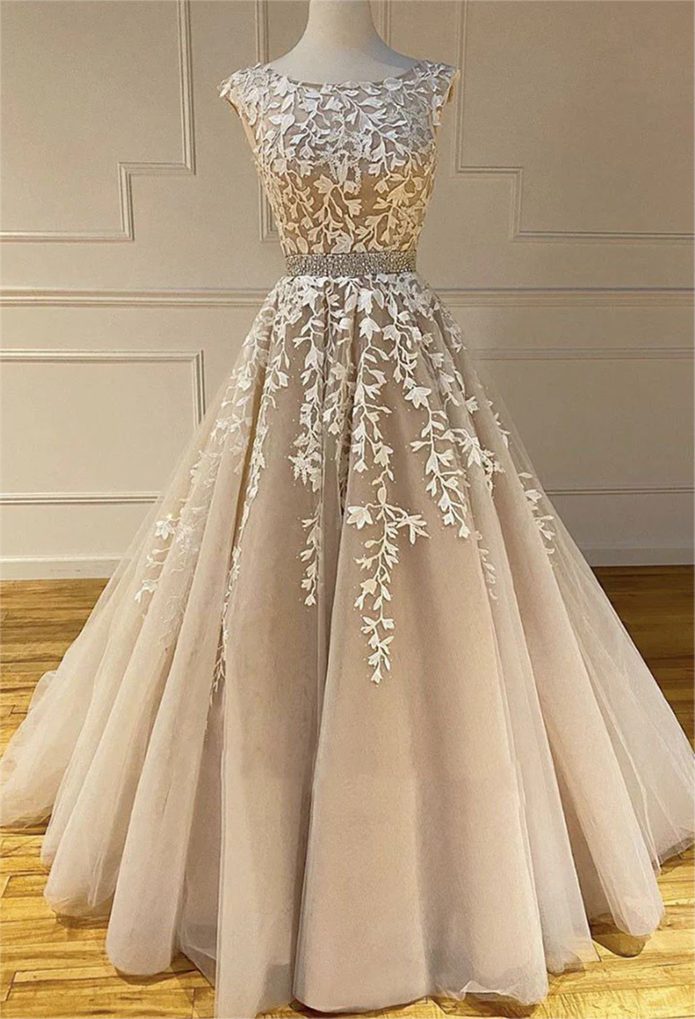 Women A-line Tulle Lace Prom Dresses Long Appliques Evening Party Gowns Sleeveless Formal Dress Yp103