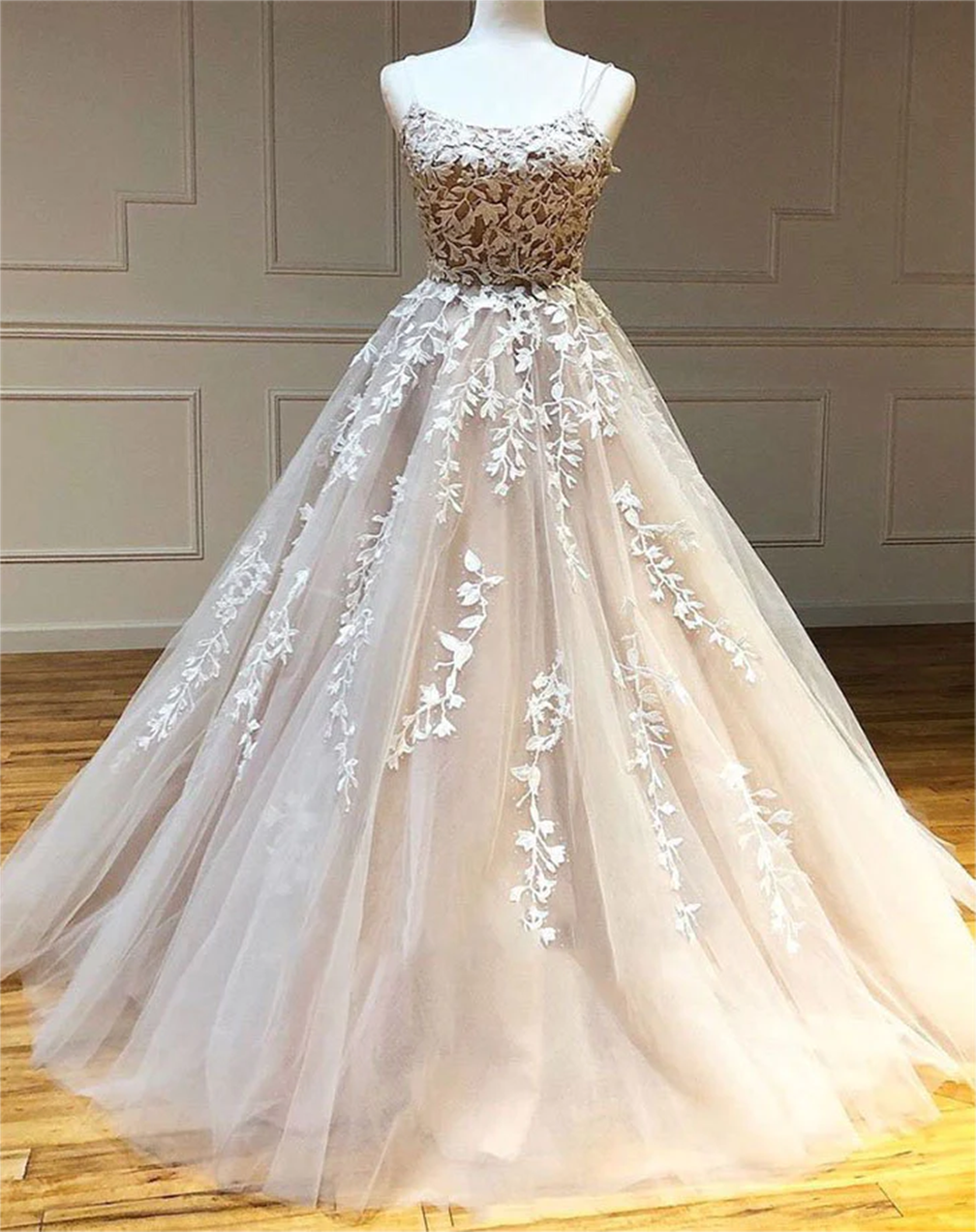 Women A-line Tulle Lace Prom Dresses Long Appliques Evening Party Gowns Sleeveless Formal Dress Yp110